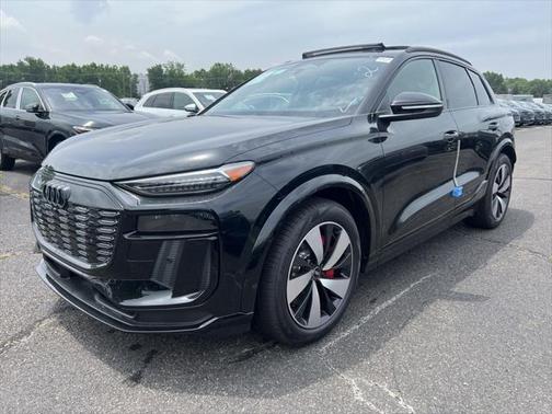 2025 Audi SQ6 e-tron Premium