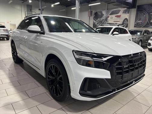 2022 Audi Q8 55 Premium Plus