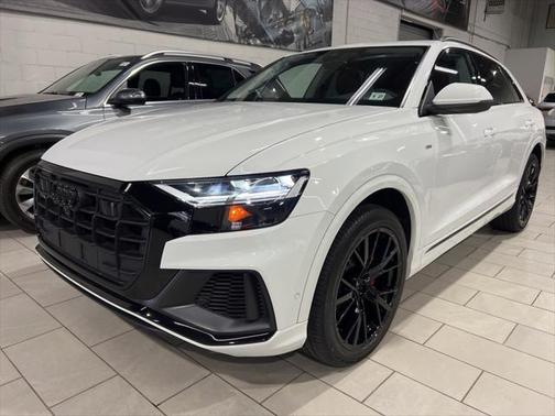 2022 Audi Q8 55 Premium Plus