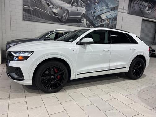2022 Audi Q8 55 Premium Plus