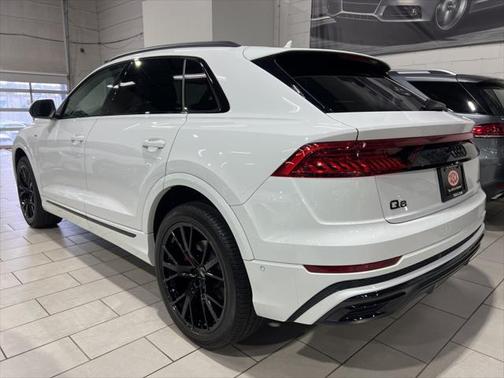 2022 Audi Q8 55 Premium Plus
