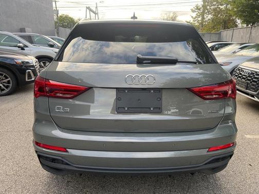 2024 Audi Q3 Premium 45 TFSI S line quattro Tiptronic