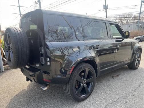 2022 Land Rover Defender 110 V8