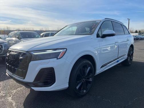 2025 Audi Q7 55 Premium Plus