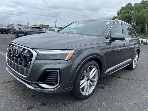 2025 Audi Q7 55 Premium Plus
