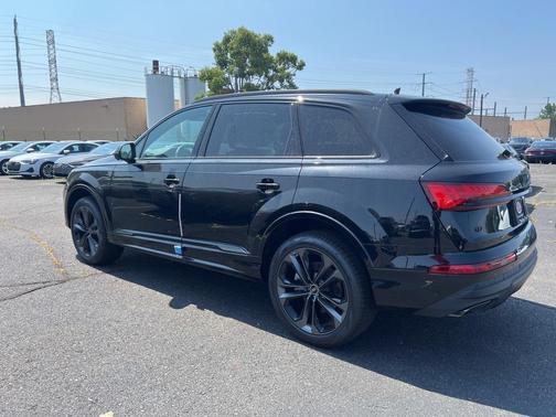 2025 Audi Q7 55 Premium Plus