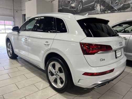 Glacier White Metallic 2022 Audi Q5 45 S line Premium Plus