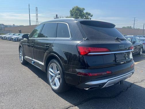 2025 Audi Q7 55 Premium Plus