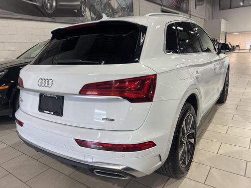 2022 Audi Q5 45 S line Prestige