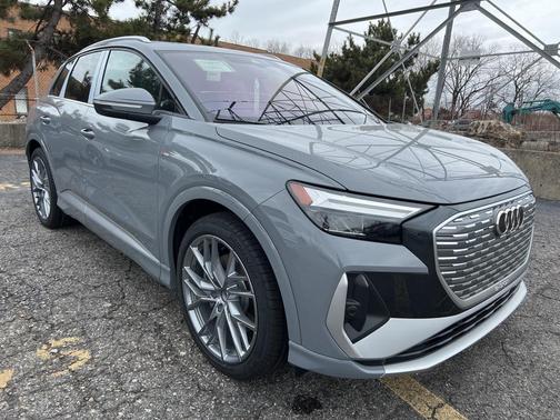 2025 Audi Q4 e-tron Premium Plus