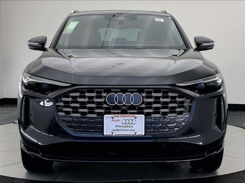 Tambora Gray Metallic 2026 Audi Q5 2.0T Premium Plus
