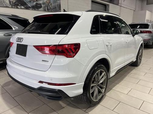 2022 Audi Q3 45 S line Premium