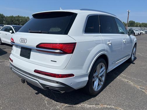 2025 Audi Q7 55 Premium Plus