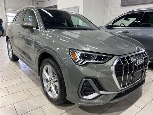 2024 Audi Q3 Premium 45 TFSI S line quattro Tiptronic