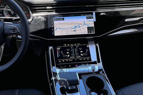 Daytona Gray Pearl Effect 2026 Audi Q8 55 Premium Plus