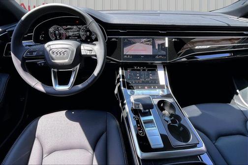 Daytona Gray Pearl Effect 2026 Audi Q8 55 Premium Plus