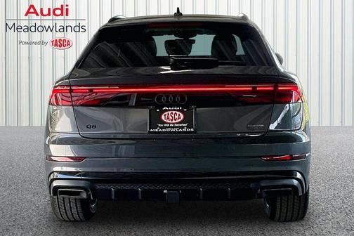 Daytona Gray Pearl Effect 2026 Audi Q8 55 Premium Plus
