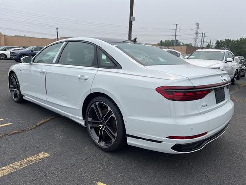 2025 Audi A8 L 55