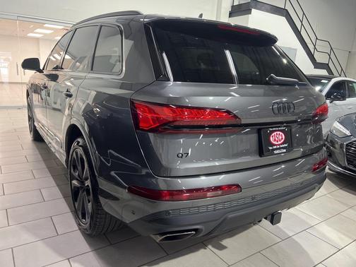 2025 Audi Q7 55 Premium Plus