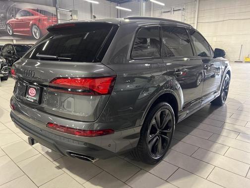2025 Audi Q7 55 Premium Plus