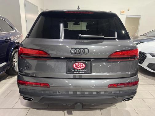 2025 Audi Q7 55 Premium Plus