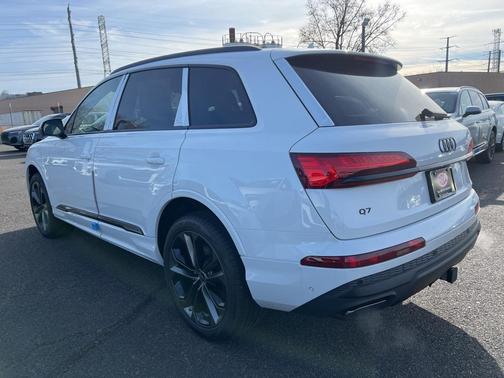 2025 Audi Q7 55 Premium Plus