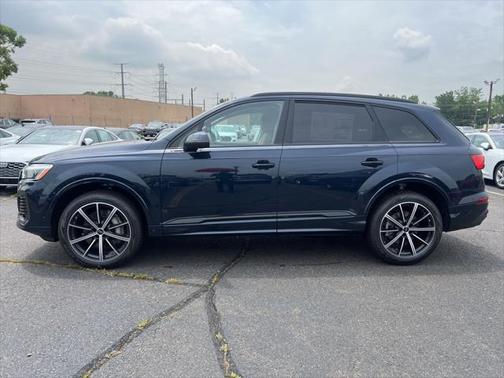 2025 Audi Q7 45 Premium Plus