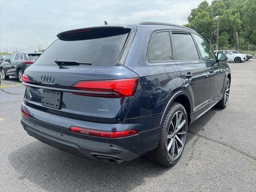 2025 Audi Q7 45 Premium Plus