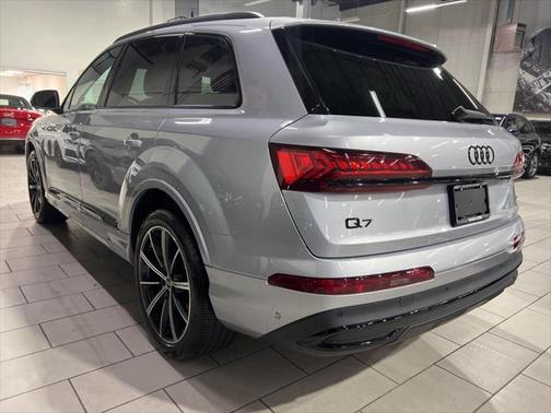 2022 Audi Q7 55 Premium Plus