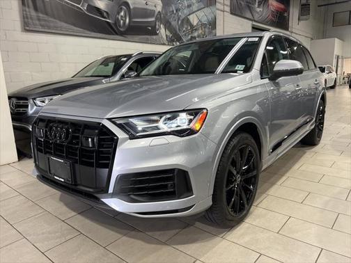 2022 Audi Q7 55 Premium Plus