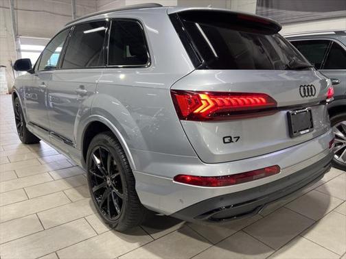 2022 Audi Q7 55 Premium Plus