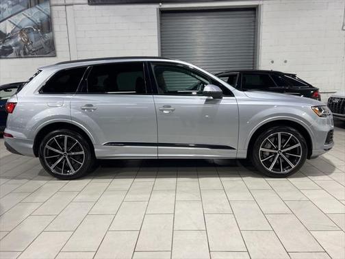 2022 Audi Q7 55 Premium Plus
