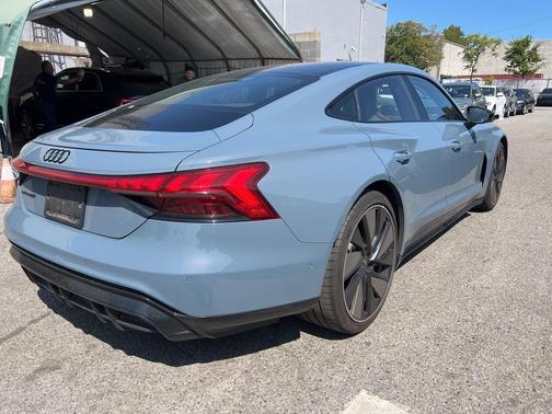 2023 Audi e-tron GT Prestige quattro