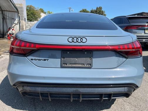 2023 Audi e-tron GT Prestige quattro