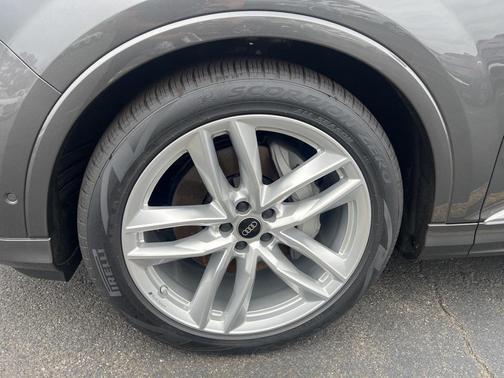 2025 Audi Q7 55 Premium Plus