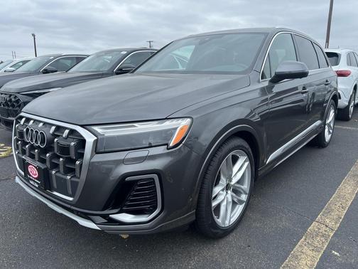 2025 Audi Q7 55 Premium Plus