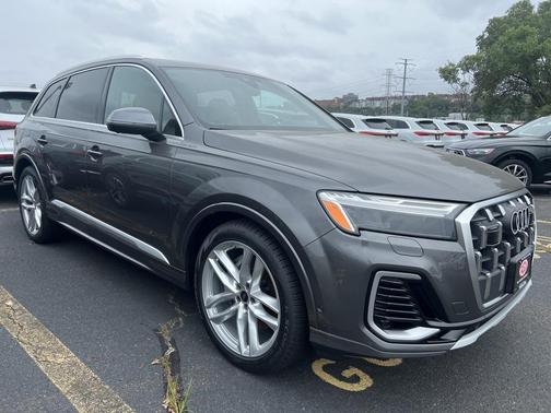 2025 Audi Q7 55 Premium Plus