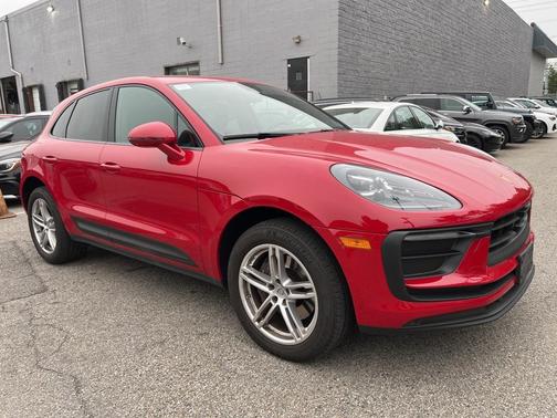 2023 Porsche Macan Base