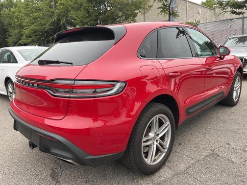 2023 Porsche Macan Base
