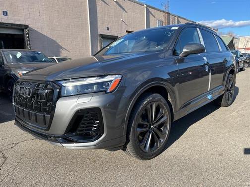2025 Audi Q7 55 Premium Plus