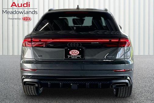 Daytona Gray Pearl Effect 2026 Audi Q8 55 Premium Plus