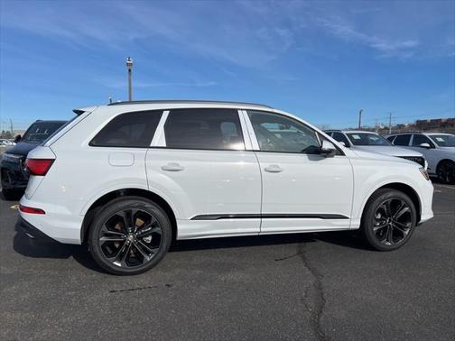 2025 Audi Q7 55 Premium Plus