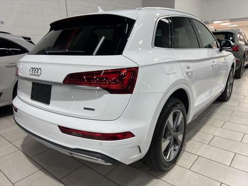 2024 Audi Q5 40 Premium Plus