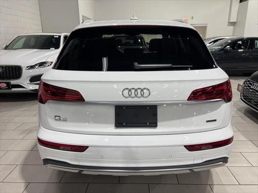 2024 Audi Q5 40 Premium Plus