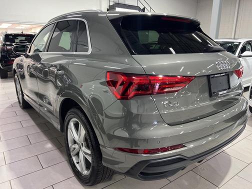 2024 Audi Q3 Premium 45 TFSI S line quattro Tiptronic