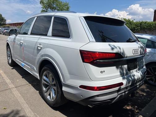 2025 Audi Q7 55 Premium Plus