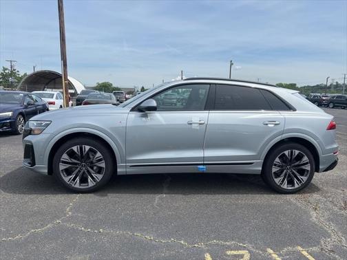 2025 Audi Q8 55 Premium Plus