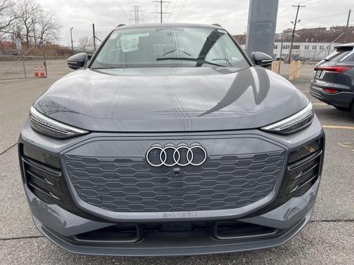 2025 Audi Q6 e-tron Premium Plus