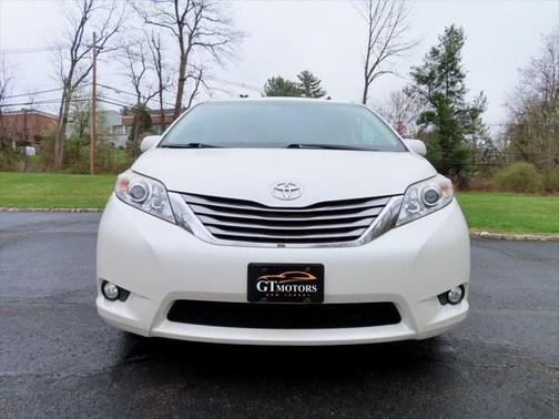 2017 Toyota Sienna XLE