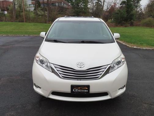 2017 Toyota Sienna XLE